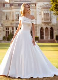 Classically beautiful, timeless and elegant there is a vintage wedding dress to suit every bride. Bardot Ellis Bridals