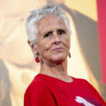 Mercedes Milá habla con su marido fallecido: «Le he pedido que ayude a  Pedro Sánchez»