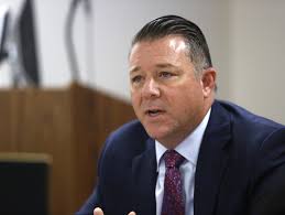 23 apply to succeed indicted DIA director