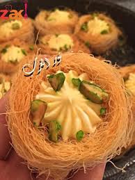 كنافة بالكريمة والله ماراح تصدقوا قديه سهلة اللي بدها تعرف الطريقة تكتب تم زاكي Special Desserts Arabic Food Food