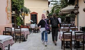 Επιβεβαιώθηκαν οι πληροφορίες των τελευταίων ωρών για τα όσα εισηγείται η ειδική επιτροπή σχετικά με την άρση των μέτρων στη χώρα. Arsh Metrwn Ta Epomena Stadia Meta To Anoigma Ths Estiashs Economistas Gr
