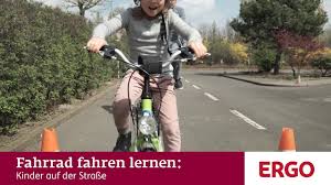 Fahrrad Fahren Lernen Kinder Auf Der Strasse Ergo Deutschland Youtube