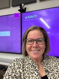 Dina Morris's Instagram, Twitter & Facebook