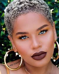 Black hair is somewhat difficult to maintain though, so the optimum choice is short to medium length with no contrasting super short hair left curly and uncolored fits well with her straightforward look and smooth forehead. Pin On Gray Hair