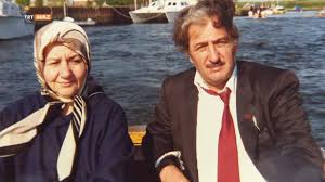 Bugün dindar gençliğine rol model olarak sunulan ve kendini belli ölçüde deliyim şeklinde tanımlayan kadir mısıroğlu'nun henüz bu denli tanınmadığı yıllardır. Kadir Misiroglu Sevenleri Kissa I Canan 11 Bolum Aynur Misiroglu Ndan Kadir Misiroglu Nu Dinleyin Facebook