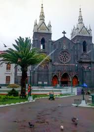 Se sitúa a unos 45 minutos de ambato, entre los parques nacionales sangay y llangantes, el primero declarado como patrimonio natural de. Church Of Banos De Agua Santa Ecuador Editorial Stock Image Image Of Religion Banos 86743689