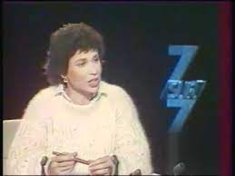 Un satisfecit sur macron qu'anne sinclair prend tout de même soin de nuancer devant son jeune auditoire : 7 Sur 7 En 1987 Hors Antenne Avec Anne Sinclair Youtube