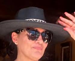 Are there problems with finding big chunks of glass at Ponca lake swimming  beach?