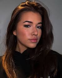 Jade Anna Van Vliet - Free pics, galleries & more at Babepedia