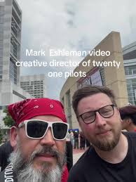 Moises Romero (@moisesromero10)’s videos with Overcompensate