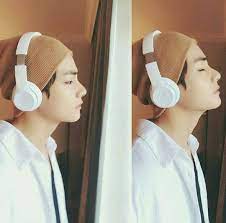 Pin By Tasya Ayu Athaya On Taetae Headphone Sketch Beats Headphones Listening To Music