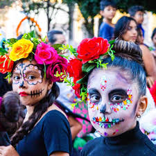 🎉 Desfile Infantil de Día de Muertos 🎉 Nuestros pequeños llenaron de  color y alegría las calles de Rincón de Romos con su desfile de Día de  Muertos. ¡Una celebración que honra
