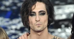 Singer damiano david has rebutted claims he was taking drugs, saying that he eurovision winners maneskin have strongly denied claims that singer damiano david was using drugs during the show. Damiano Dei Maneskin La Clamorosa Indiscrezione Pare Che Alba Parietti Capito Il Ragazzino Libero Quotidiano