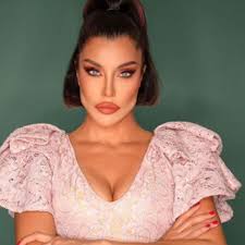 Actress and model who first rose to fame in 1997 after she won the title of best model of turkey in the best model of the world contest. Deniz Akkaya Dogum Tarihi Kac Biyografi Sitesi