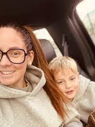 Vicky Lalonde's Instagram, Twitter & Facebook