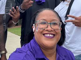 Unsung Heroes: Teacher drives Pirates, steers her students toward success