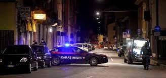 Non sarebbero in gravi condizioni, nel locale 300 persone (ansa). Taranto Maxi Rissa Fra Universitari Sparatoria E 10 Feriti Gravissimo Un Ragazzo
