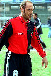 Mariano dalla libera (vicente lópez, 4 de marzo de 1964) es un ex futbolista y entrenador argentino. Mariano David Dalla Libera Xenen