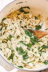 This salmon pasta with spinach is a deliciously easy pasta recipe with chunks of tender salmon and spinach in a scrumptious, creamy parmesan sauce! Garlic Butter Spinach And Pasta Recipe My Favorite Spinach Pasta