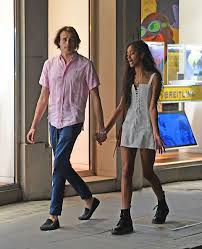 She may be the daughter of the 44th president of the united states, but that doesn't mean malia obama wants a life in the. Malia Obama Pictured Snuggling Her British Boyfriend In A London Underground Station Express Digest
