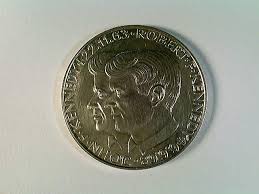 The fields medal is awarded every four years on the occasion of the international congress of mathematicians to recognize outstanding mathematical achievement for existing work and for the promise of future achievement. Medaille John Und Robert Kennedy Gedenkmedaille 1968 40mm 25 Gr Silber 1000 Sehr Gut 1111 Abc Versand E K