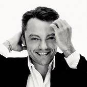 In 2004, he won the best italian artist award at the mtv europe music awards. Tiziano Ferro Music Videos Stats And Photos Last Fm