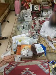 شاهد الإطاحة بمقيم برماوي يمارس الطب وإجهاض الأجنة