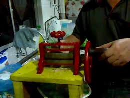 The dish, while delicious on its own, is often served with dipping sauce in order to enhance the taste. Tukang Gelek Sotong Youtube
