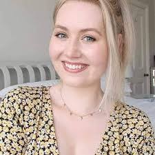 Helen Gibson's Instagram, Twitter & Facebook