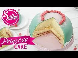 Die Prinzessinnentorte Oder Auch Prinsesstarta Ist Eine Spezialitat Die Auf Keiner Kuchentafel S Prinzessinnen Torte Lebensmittel Essen Schwedische Prinzessin