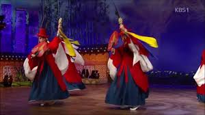 Mudangchum Traditional Korean Shaman Dance Very Much Like The Dance That They Show On The Tv Show M A S H In The Episode Exorcist Dance Sword Dance Korean