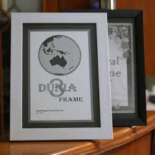 Gunakan set besar bingkai foto yang indah untuk membuat foto anda dalam gaya yang unik. Jual Bingkai Frame Pigura 10r 20cm X 25cm Minimalis Terbaru Juli 2021 Blibli