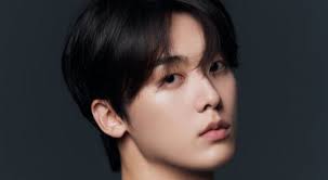 SS501's Park Jung Min reveals Royal Avenue showroom