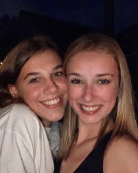 Tu peut toujours manger des malba toasts sur mon plancher. Je t'aime gros  femme. ❤️