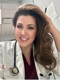 I am 43 years old I am a single mother 👱‍♀️ And I work as a DOCTOR🚛 I  don't smoke 🚬 I know how to cook🍳 And I am full of love 💕