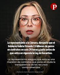 Entre las balas y el fuego: así ha transcurrido la mañana de Buenaventura  este miércoles. Mientras que tres tractomulas fueron quemadas sobre la  carretera y otras dos en un parqueadero cercano, se