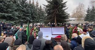 С размахом и незапланированным фейерверком на кладбище.в харькове несмотря на мороз на прощание с мэром кернесом пришло более 100. Mvyozx Hsxxnwm