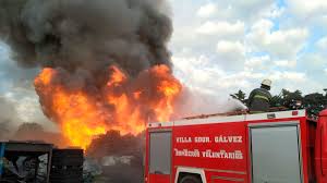 Se registró un gran incendio en el Parque Industrial de Alvear