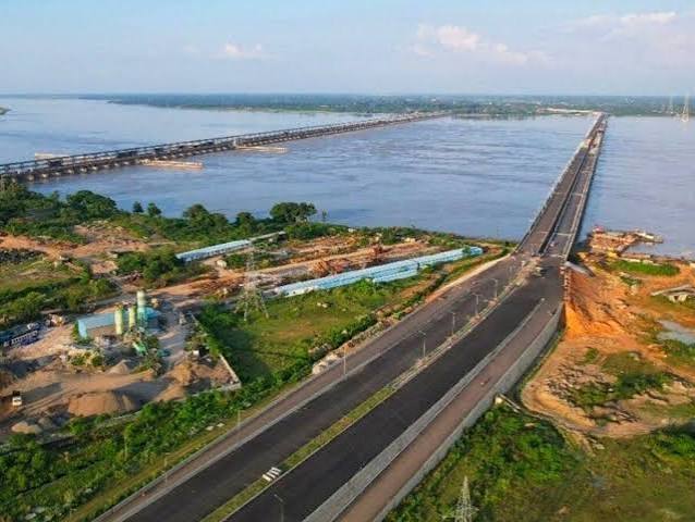 New Farakka Bridge: শিলিগুড়ি-কলকাতার রাস্তায় জ্যামে পড়ার দিন শেষ, খুলল নিউ ফারাক্কা ব্রিজের একটি লেন, ভয়ঙ্কর যানজট থেকে মুক্তি A lane opened from new ...