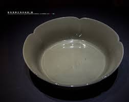 秘色瓷葵口浅凹底盘mise celadon plate with hibernate shaped rim pottery glazes celadon plates