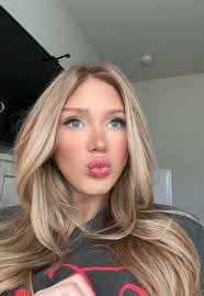 Victoria Nugent's Instagram, Twitter & Facebook