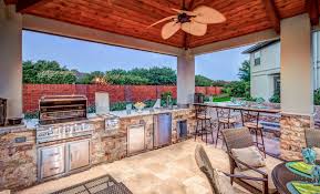 Learn about layout options, sizing, planning for appliances, cost, and more. The Advantages Of Having An Outdoor Kitchen Platinum Pools