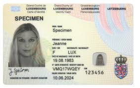 Il coûte 17 euros pour les moins de 15 ans et 42 euros entre 15 et si votre enfant n'a pas encore de passeport, un formulaire de demande de carte d'identité à récupérer au guichet est à compléter et signer. Dan Kersch A Presente La Nouvelle Carte D Identite Electronique Dan Kersch Le Gouvernement Luxembourgeois
