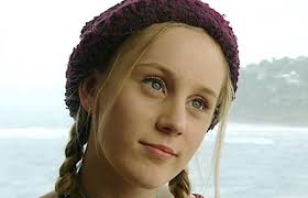 Sandy King (Renee Hodson)