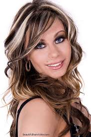 Although black hair may require the same amount of maintenance as blonde shades , you may try to stay away from dry shampoos that leave gray streaks in your hair or hair gel that dries white or clear. Underneath Dark Brown And Blonde Hairstyles Red Hair Design 400x600 Pixel Hair Styles Brown Hair With Blonde Highlights Long Hair Highlights