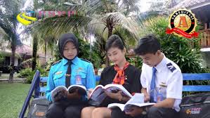 Karena kami menjamin dengan memberikan garansi 50% uang kembali jika 6 bulan belum bekerja setelah lisensi dan sertifikat diberikan! Pendaftaran Smk Penerbangan Surabaya 2018 Jawabanku Id