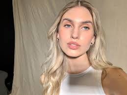 Taylor Allison's Instagram, Twitter & Facebook