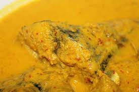 Masukan dalam bahan kisar tadi. Ikan Tongkol Gulai Stail Kelantan Azie Kitchen