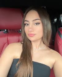 Mayra Duran's Instagram, Twitter & Facebook