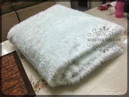 Bahan karpet daru bulu rasfur yg biasa di pake untuk boneka halus lembut tidak rontok dan aman untuk anak. Sewa Karpet Kain Bulu Putih Ayue Idris